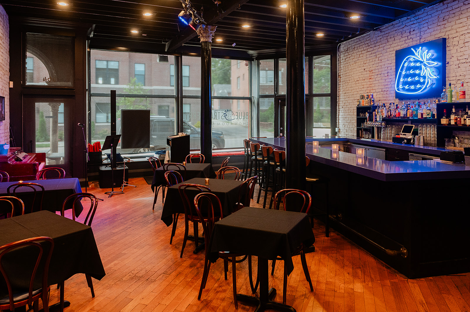 https://bluestraw.bestwebdevs.com/private_events/5.jpg